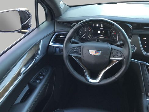 Certified 2025 Cadillac XT6 Premium Luxury w/ Platinum Package AWD/4WD image 4