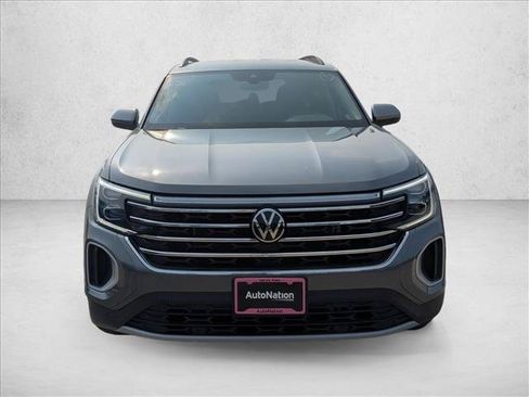 Used 2025 Volkswagen Atlas SE FWD image 2