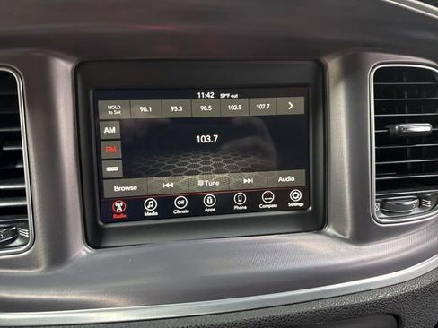 Used 2019 Dodge Charger SXT RWD image 18