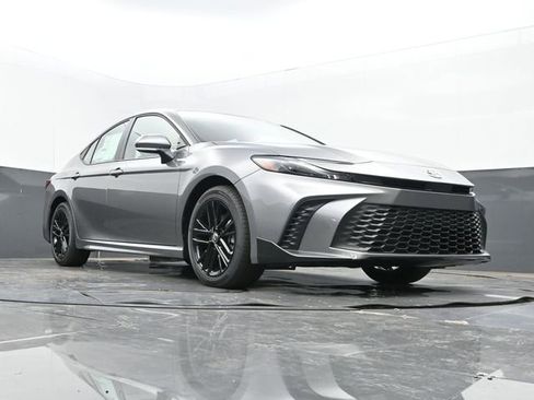 Used 2026 Toyota Camry SE image 23