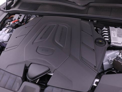 Used 2024 Porsche Cayenne Coupe image 20