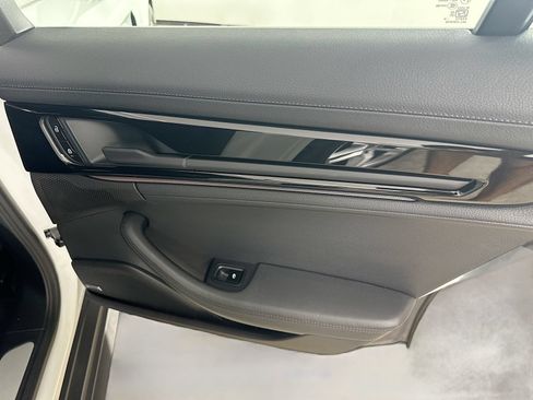 Used 2025 Porsche Panamera RWD image 39