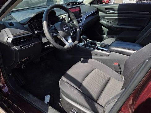 Used 2025 Nissan Altima 2.5 SV FWD image 12