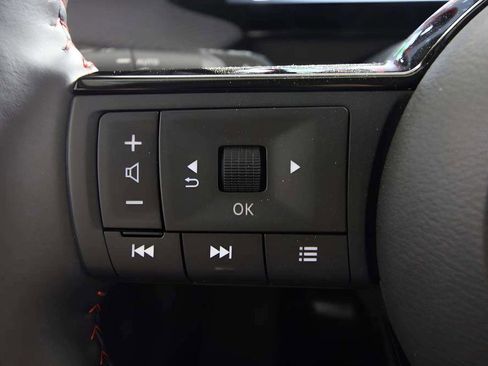 Used 2025 Nissan Kicks SR image 26