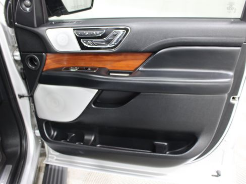 Used 2019 Lincoln Navigator L Reserve w/ Cargo Package AWD/4WD image 33
