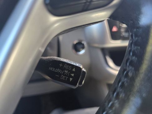 Used 2018 Toyota Highlander Limited w/ Carpet Mat Package (TMS) FWD image 12