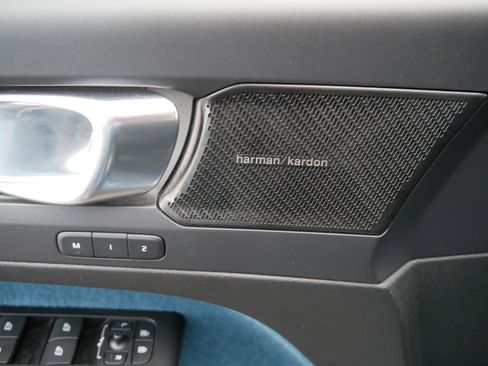 Certified 2022 Volvo C40 P8 Recharge Ultimate image 16