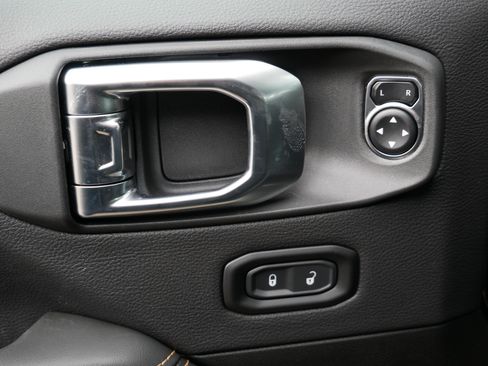 New 2026 Jeep Wrangler Unlimited Sahara AWD/4WD image 13