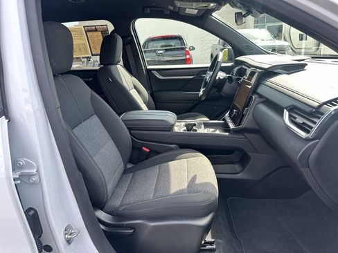 Used 2025 GMC Acadia Elevation image 22