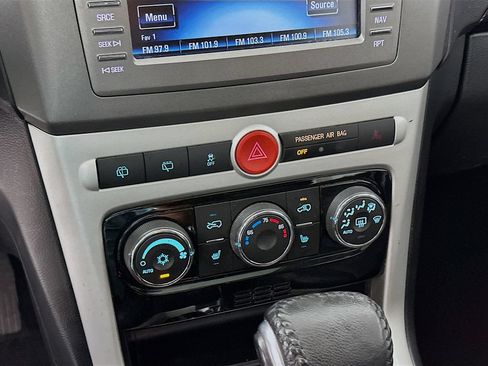 Used 2015 Chevrolet Captiva Sport LTZ FWD image 14