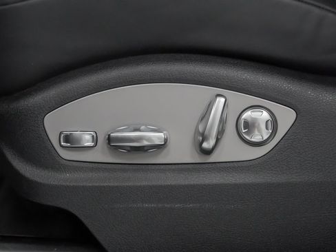 Used 2025 Porsche Macan image 24