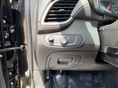 Used 2019 Chevrolet Trax LT w/ Redline Edition FWD image 18