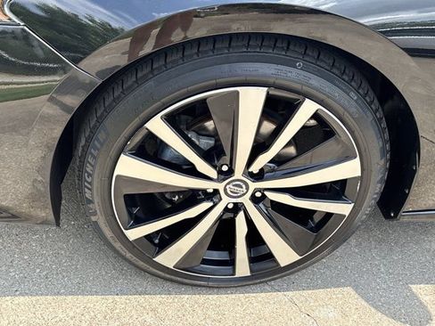 Used 2020 Nissan Altima 2.5 SR FWD image 13