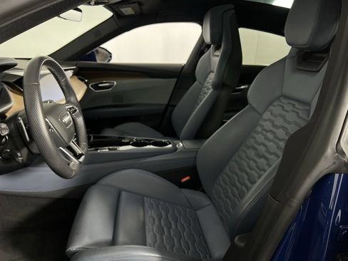 Used 2024 Audi e-tron GT Premium Plus image 26