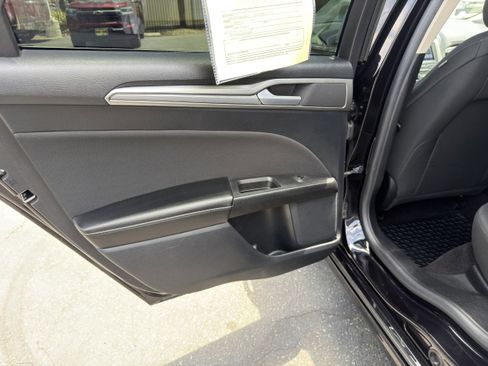 Used 2020 Ford Fusion SE FWD image 17