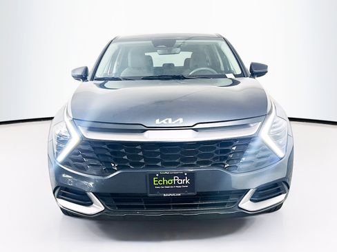 Used 2025 Kia Sportage LX image 2