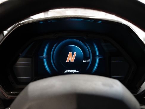 Used 2018 Lamborghini Aventador S image 20