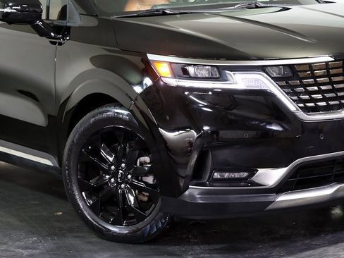 Used 2023 Kia Carnival SX image 8