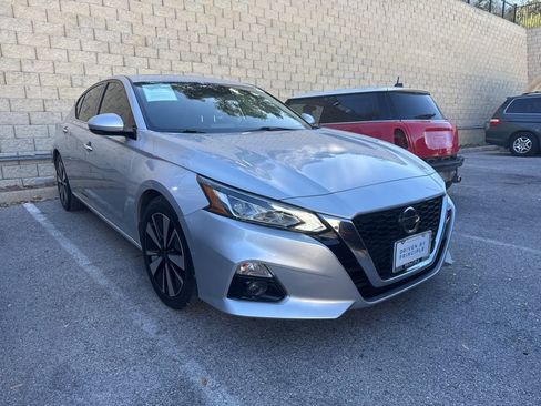 Used 2019 Nissan Altima 2.5 SV image 2