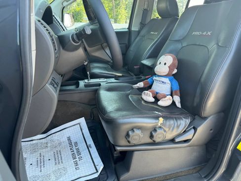 Used 2011 Nissan Xterra PRO-4X w/ Pro-4x Leather Pkg AWD/4WD image 17