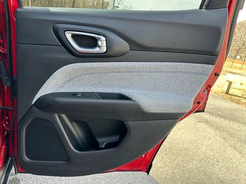 Used 2024 Jeep Compass Latitude image 27