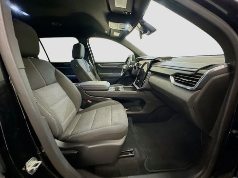 Used 2025 GMC Acadia Elevation image 34