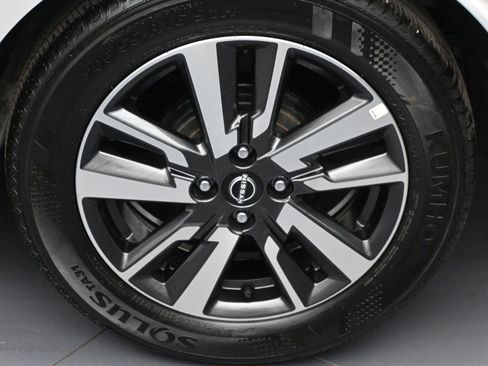 Used 2025 Nissan Versa SV image 11