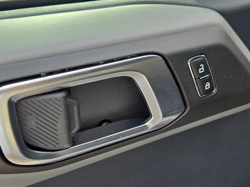 Used 2023 Ford Bronco Badlands w/ Sasquatch Package AWD/4WD image 16