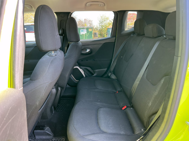 Used 2017 Jeep Renegade Latitude w/ Cold Weather Group AWD/4WD image 4