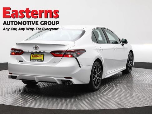 Used 2024 Toyota Camry SE image 5