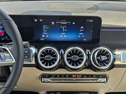 New 2026 Mercedes-Benz GLB 250 4MATIC image 33