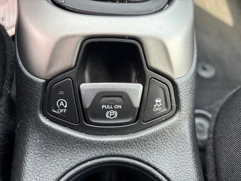 Used 2017 Jeep Compass Latitude w/ Popular Equipment Group AWD/4WD image 29