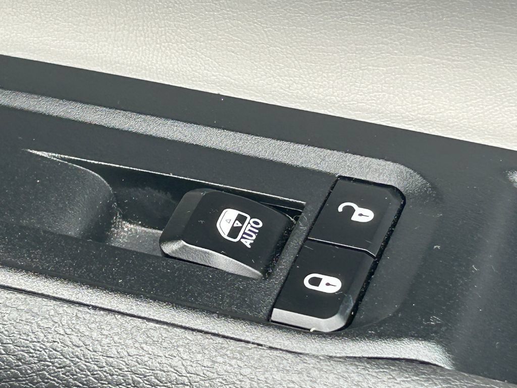 Used 2025 Jeep Compass Limited AWD/4WD image 36