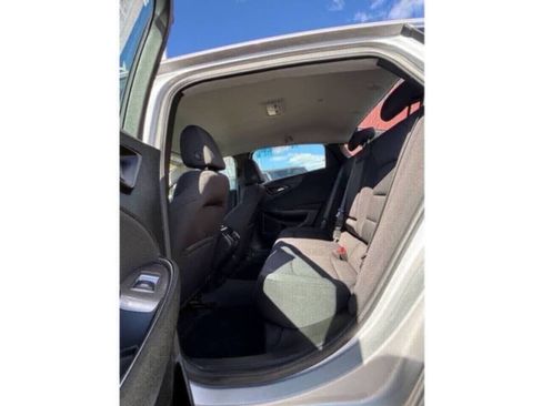 Used 2022 Chevrolet Malibu LT FWD image 17