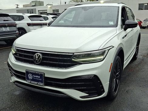 Used 2022 Volkswagen Tiguan SE R-Line AWD/4WD image 4