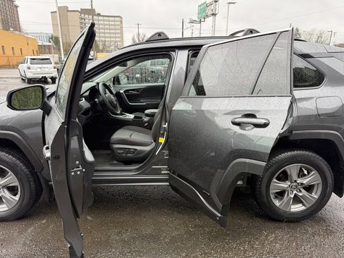 Certified 2022 Toyota RAV4 XLE image 18