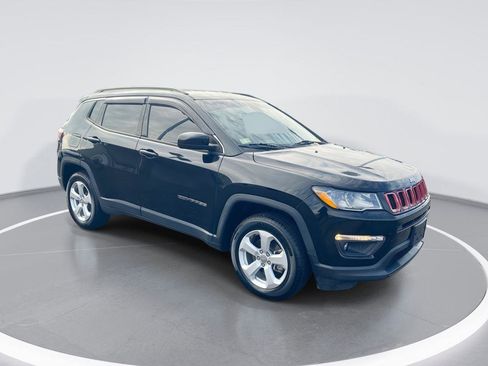 Used 2017 Jeep Compass Latitude image 1