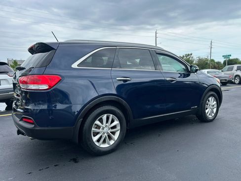 Used 2017 Kia Sorento AWD image 11