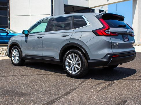 Used 2024 Honda CR-V EX image 4