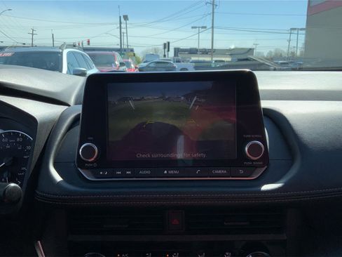 Used 2024 Nissan Rogue S image 31