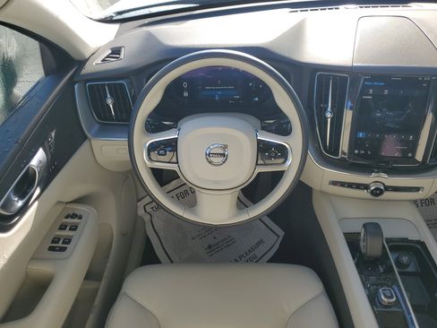 Used 2024 Volvo XC60 B5 Core image 17