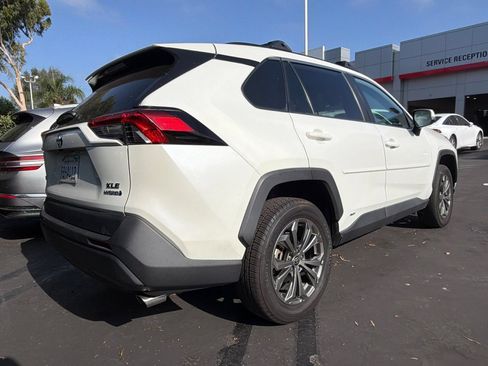 Used 2022 Toyota RAV4 XLE Premium AWD/4WD image 5
