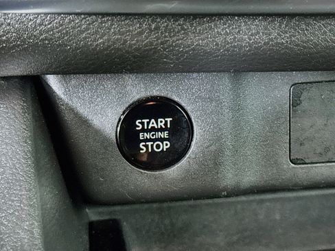 Used 2025 Nissan Rogue S FWD image 19