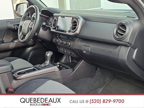 Used 2021 Toyota Tacoma TRD Off-Road w/ Technology Package AWD/4WD image 32