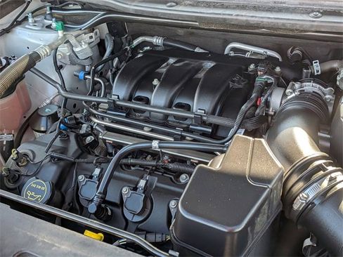 Used 2018 Ford Explorer XLT w/ Equipment Group 202A image 40