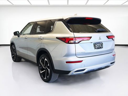 Used 2024 Mitsubishi Outlander SE image 6