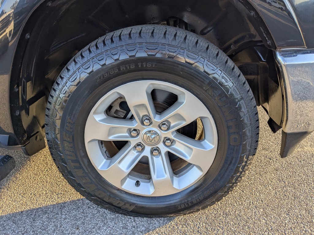 Used 2019 RAM 1500 Laramie AWD/4WD image 12