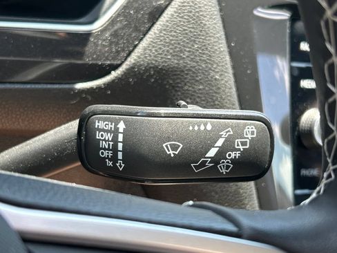 Certified 2023 Volkswagen Tiguan SE FWD image 29