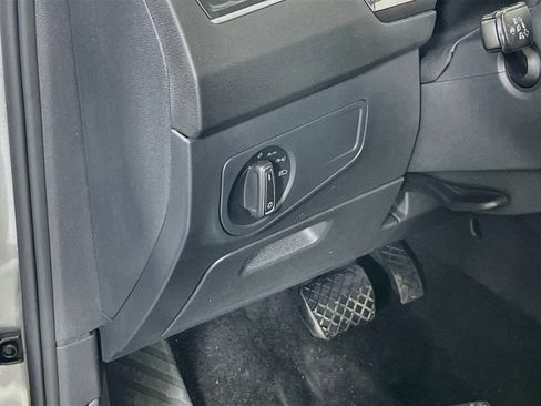Used 2023 Volkswagen Tiguan SE AWD/4WD image 10
