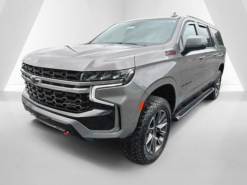 Used 2022 Chevrolet Suburban Z71 w/ Luxury Package AWD/4WD image 3